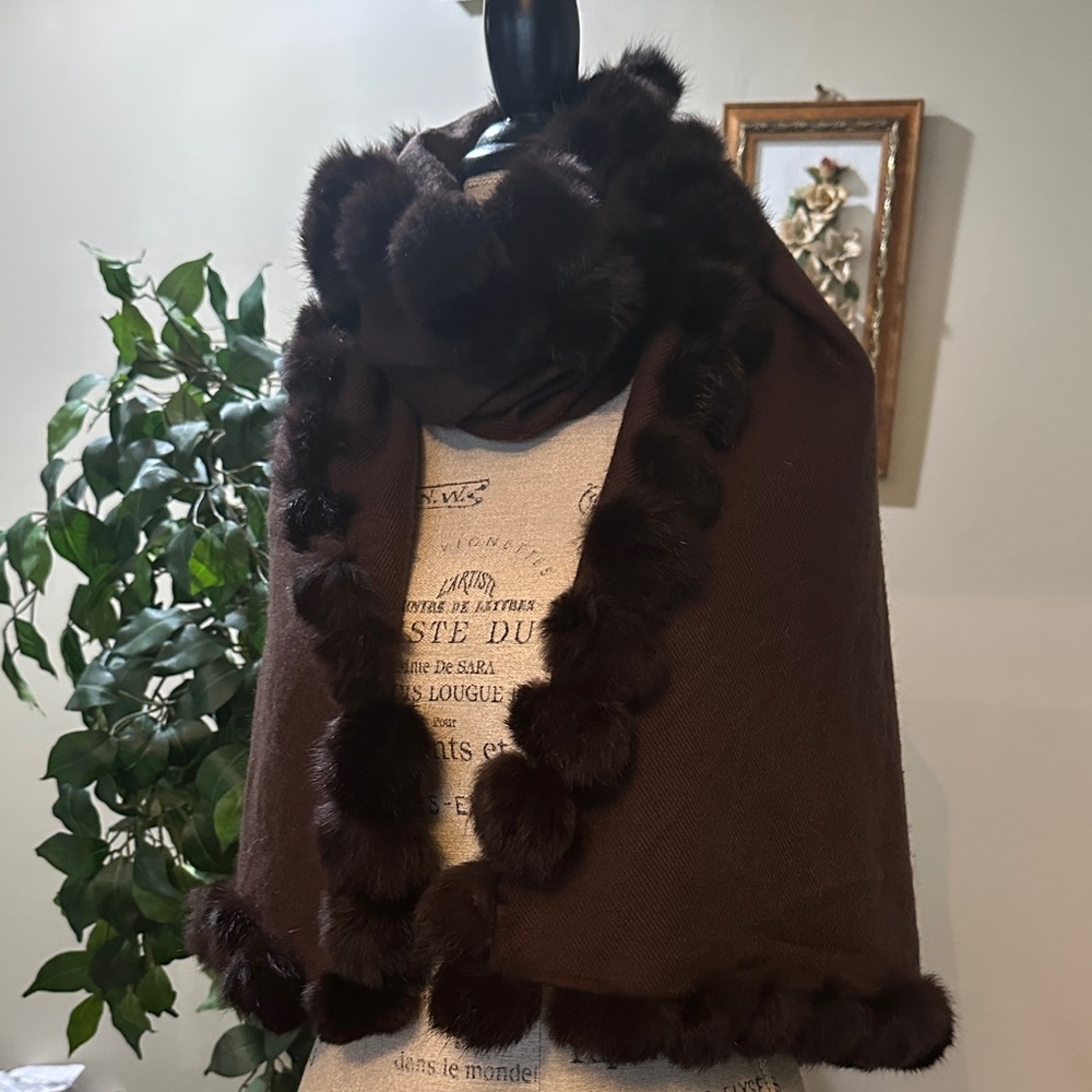 Valerie Stevens Brown  Real Rabbit Fur-Trim Shawl Accent/
